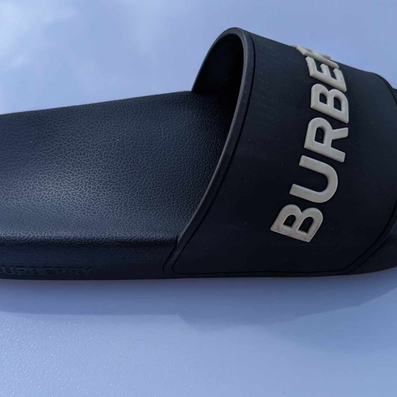 Too small - Picture 7 of 12